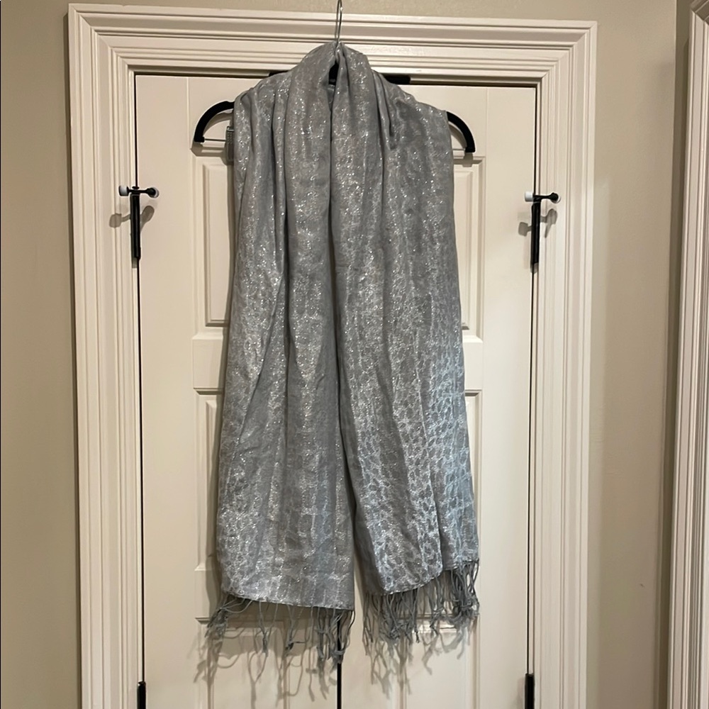 Elegant Leopard Gray Scarf